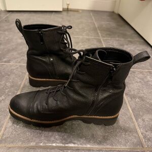 Vionic Black Lace Up Combat Boots 9.5 WIDE